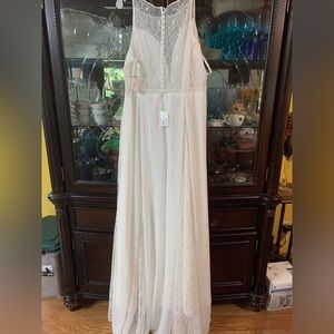 Wedding dress never worn!!!